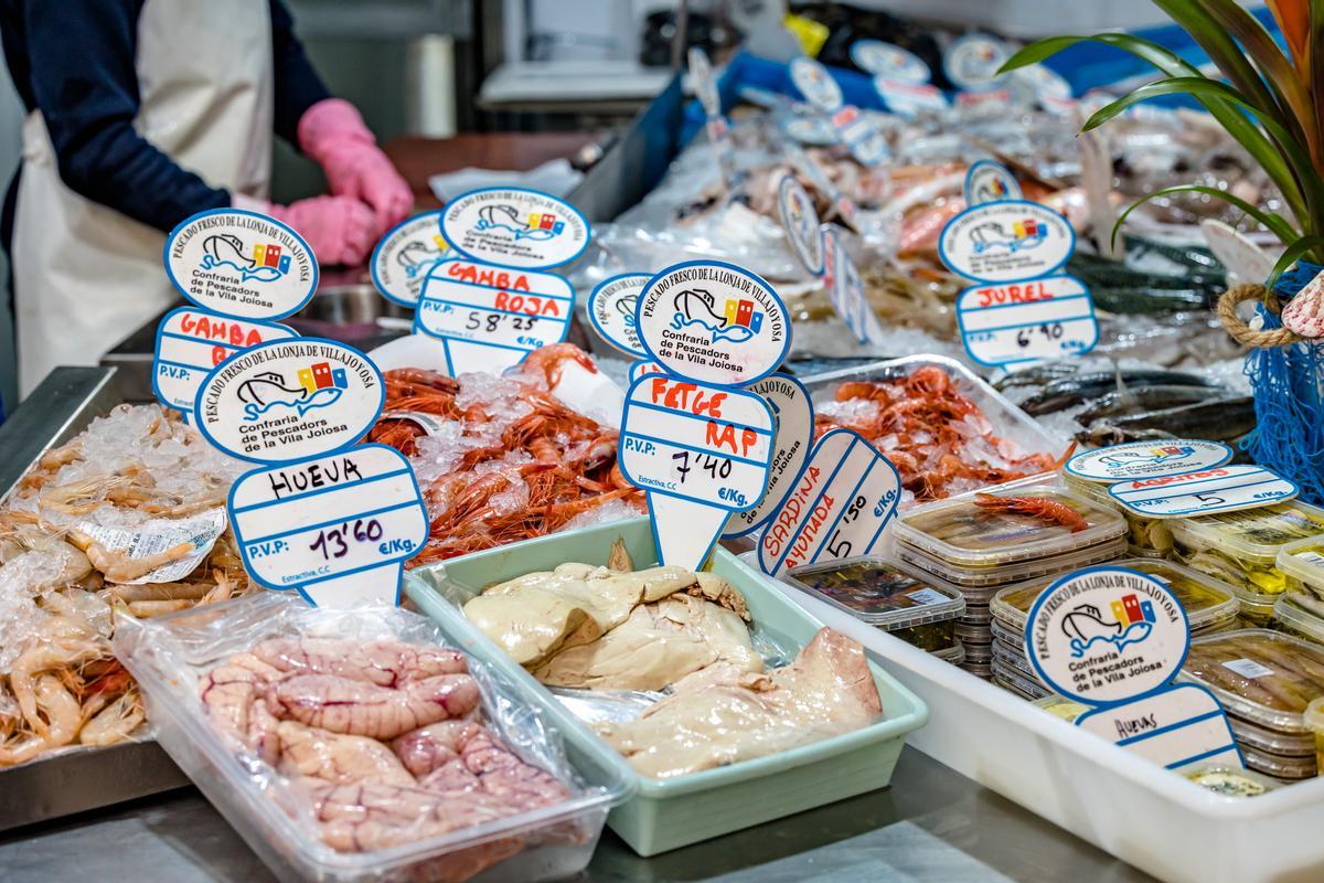 Una parada de pescado en un mercado de la provincia de Alicante.