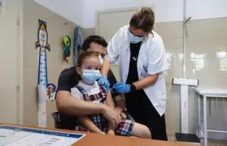 ¿Cuántas vacunas reciben los niños?