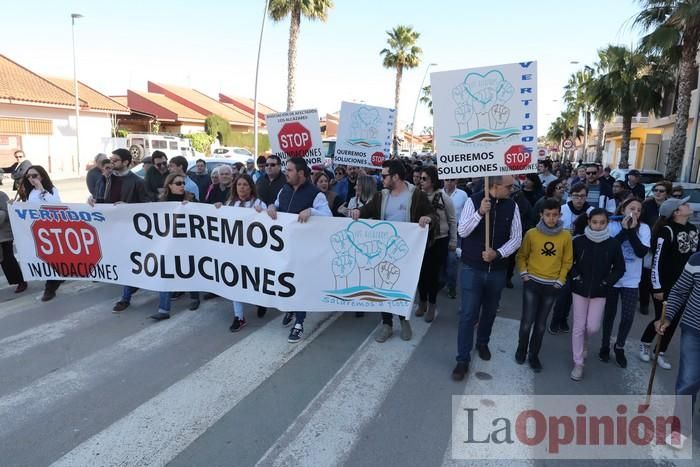 Los Alcázares se echa a la calle para exigir soluciones a las inundaciones