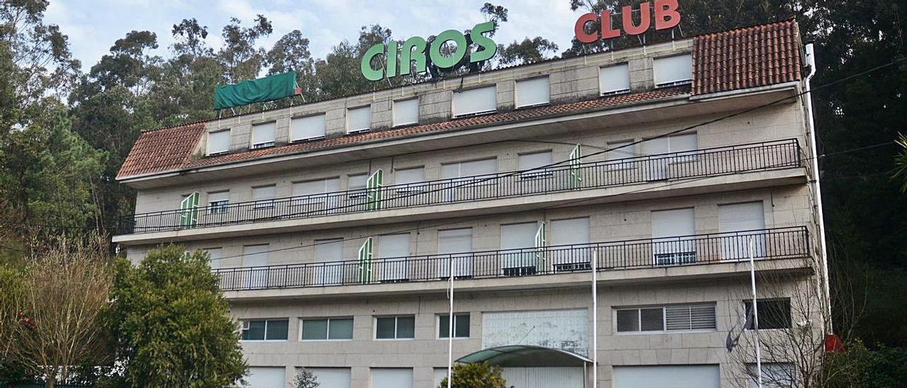 La demolición del edificio del antiguo Club Ciros se adjudicó en 2019.   // RAFA VÁZQUEZ