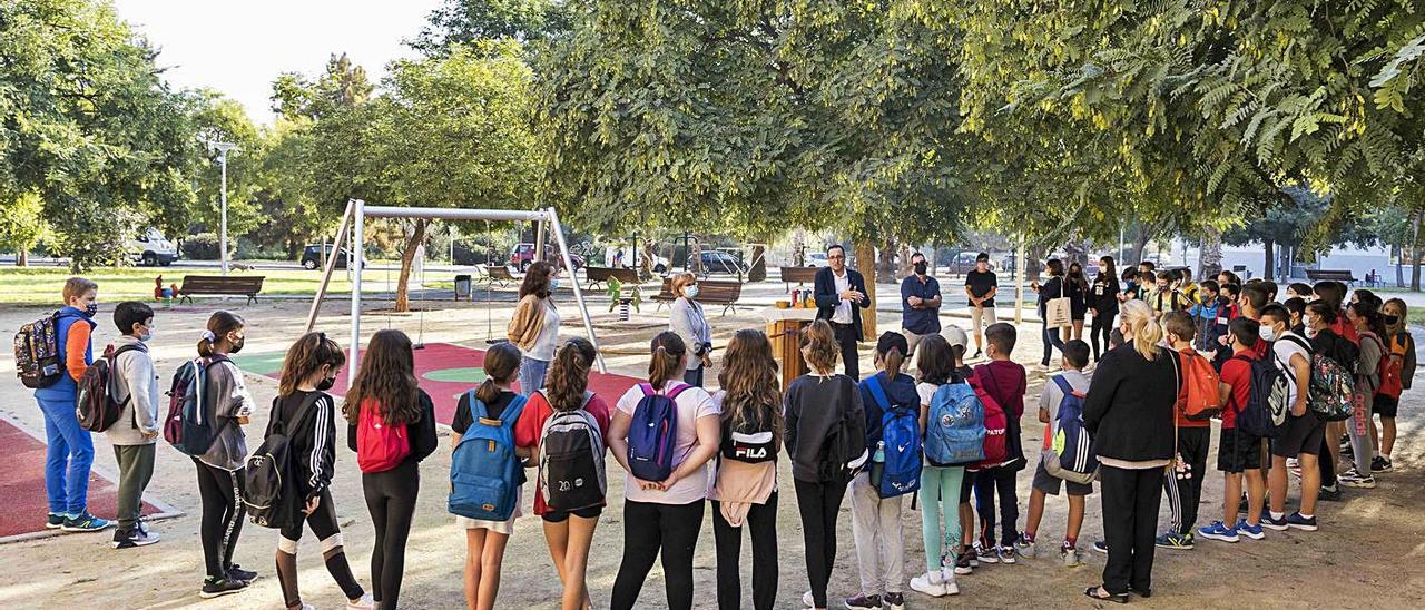 Visita de l’alumnat de Picassent a un dels parcs del municipi. | A.P.