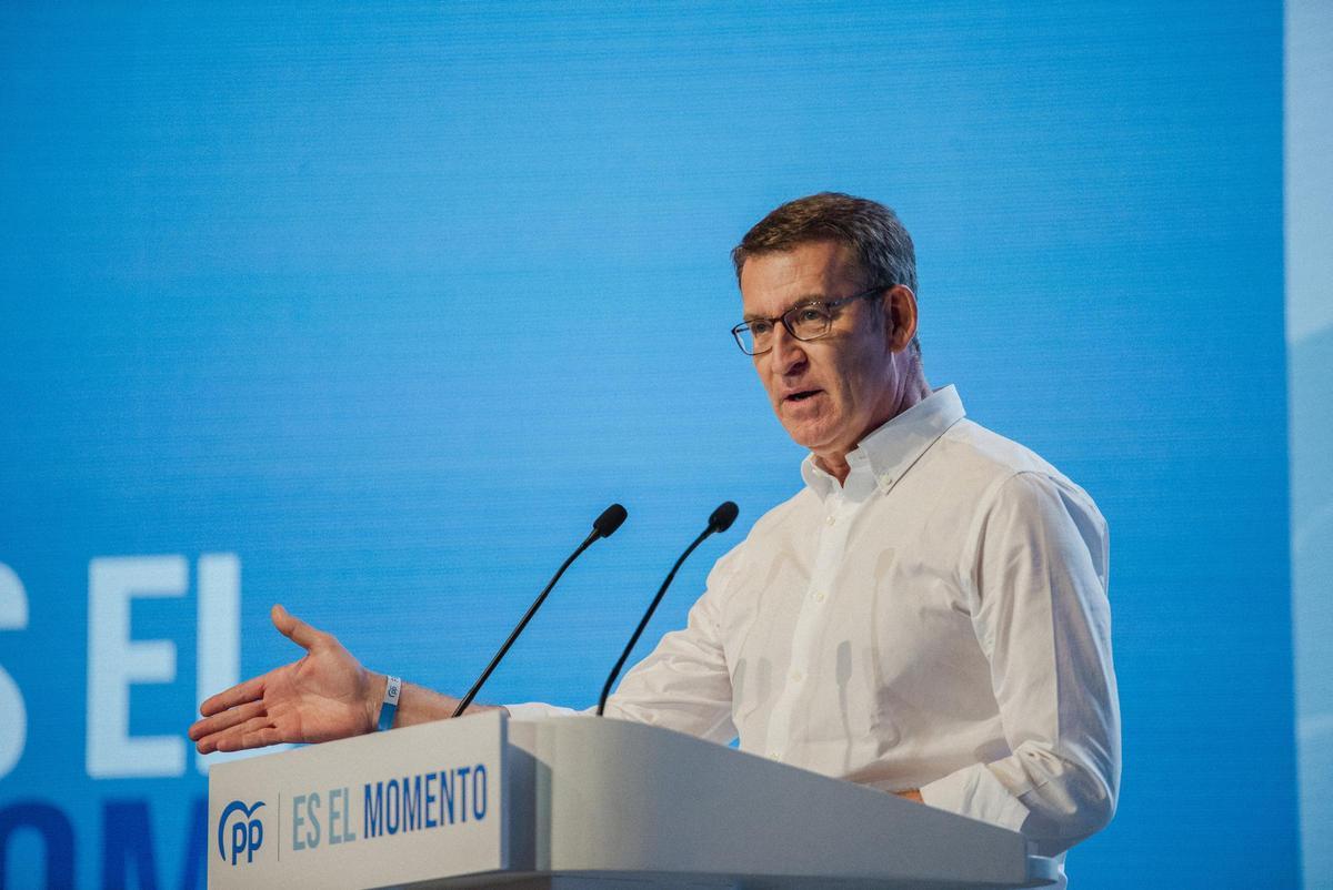 Feijóo modificarà els impostos a la banca i les energètiques si guanya les eleccions, però no els eliminarà Feijóo modificarà els impostos a la banca i les energètiques si guanya les eleccions, però no els eliminarà
