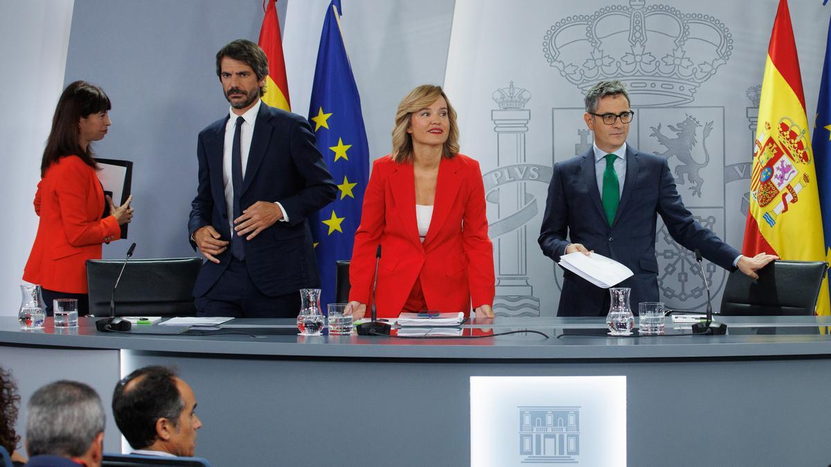 La ministra de Igualdad, Ana Redondo; el ministro de Cultura, Ernest Urtasun; la ministra Portavoz, Pilar Alegría y el ministro de la Presidencia y Justicia, Félix Bolaños, este martes en rueda de prensa tras el Consejo de Ministros.