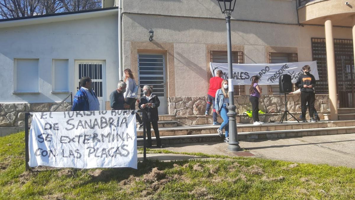 Una protesta en Cobreros contra el parque solar