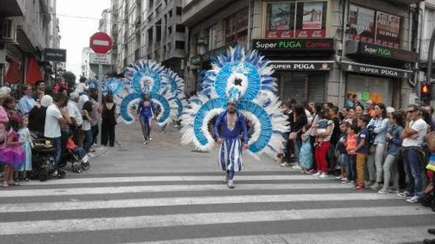 Gran concurrencia en el carnaval de verano en O Carballiño. // L.F