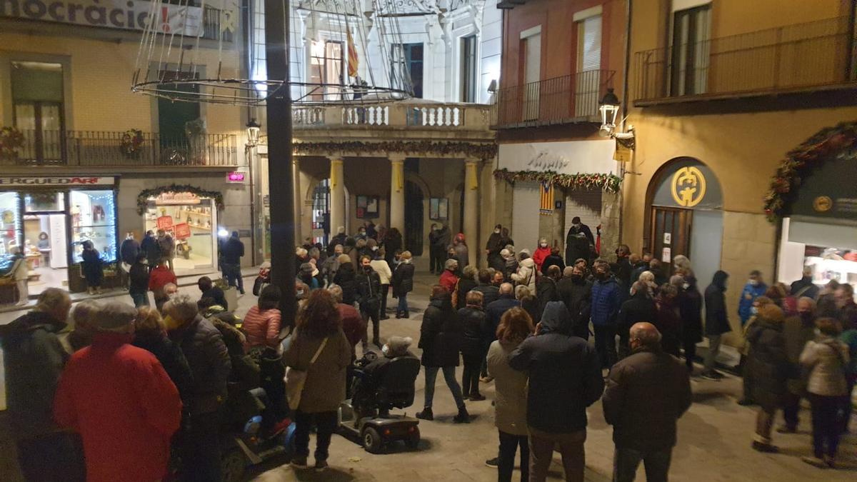 Concentració de veïns aquest dijous a la tarda a la plaça de Sant Pere