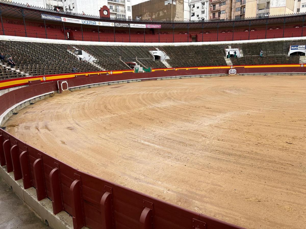 El estado del ruedo ha obligado a cancelar la clase práctica.