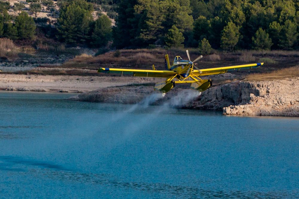 Incendio forestal entre Guadalest y Beniardà