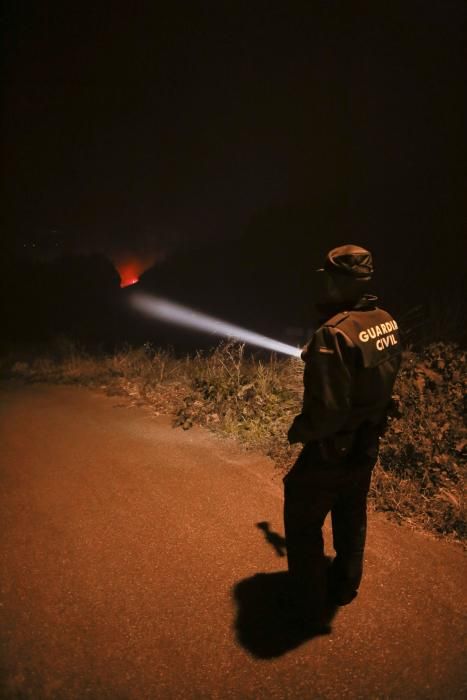 Incendio en el entorno del playón de Bayas