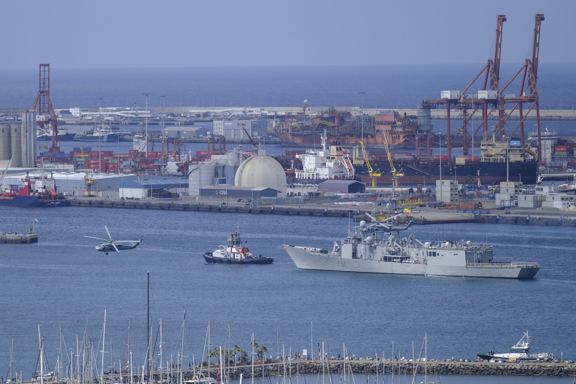 Los actos por el Día de las Fuerzas Armadas en Las Palmas de Gran Canaria, en imágenes