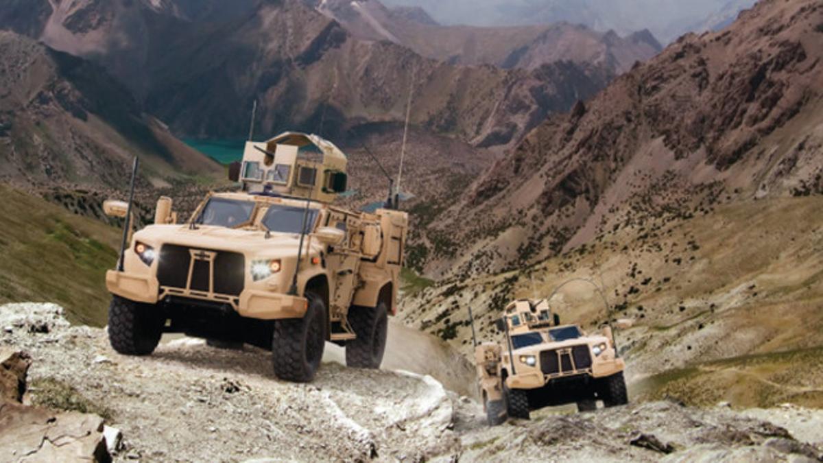 Una imagen de dos Joint Light Tactical Vehicle, el nuevo furgón militar del Ejército de Estados Unidos.