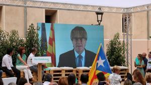 Lexpresident Carles Puigdemont intervé telemàticament en un acte de campanya de Junts a Amer