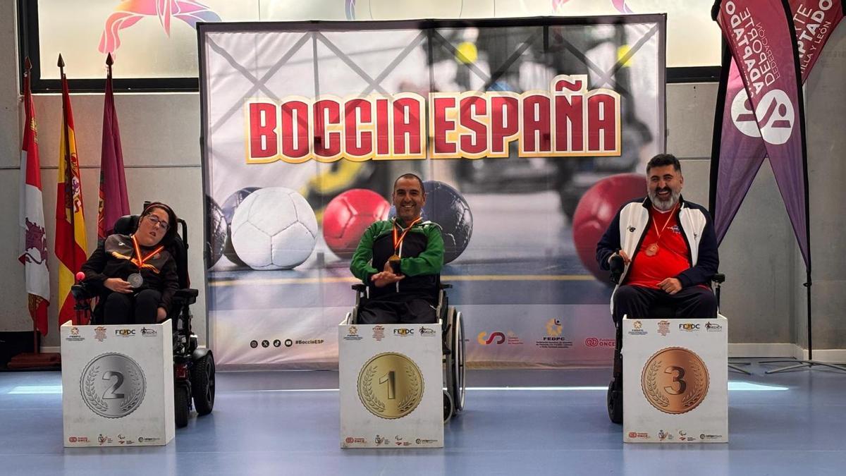 Iván Pombo, con los otros componentes del podio.