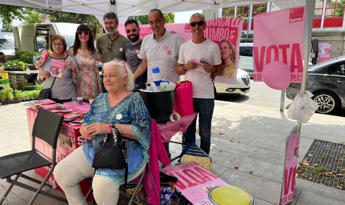 Miembros de Sumar Galicia, en acto de campaña en Cangas. |   // G.NÚÑEZ