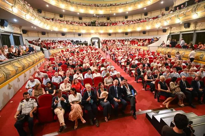 La UNED de Elche celebra su 50 aniversario en el Gran Teatro