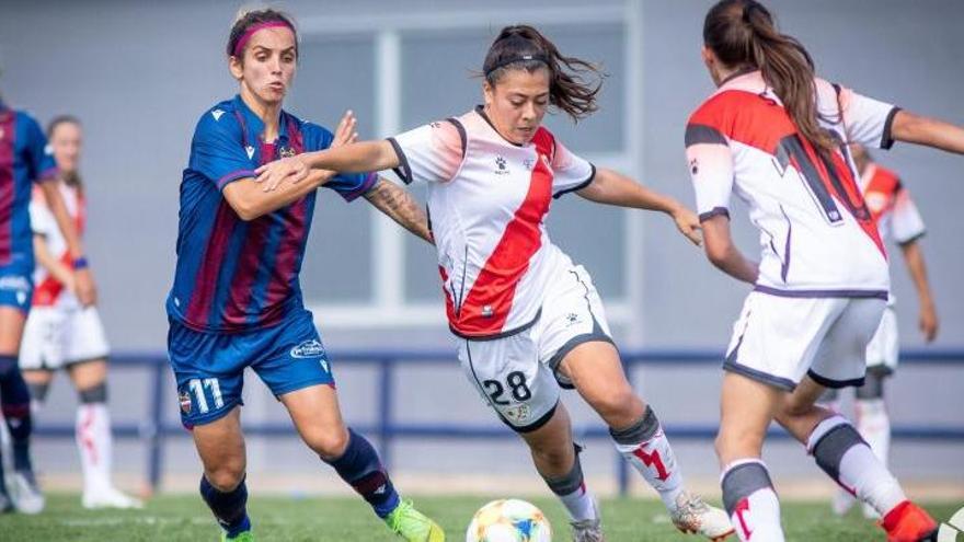 Paula Fernández (28) en un partit amb el Rayo Vallecano