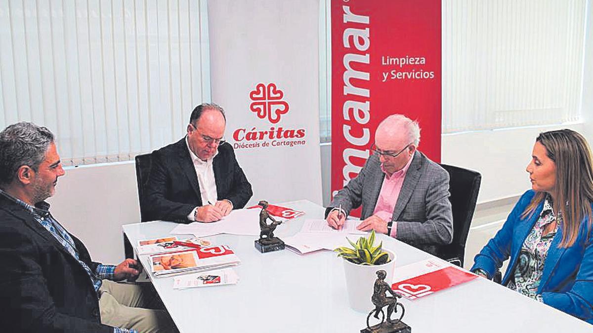 Limcamar firma un convenio con Cáritas, tras más de diez años de colaboración