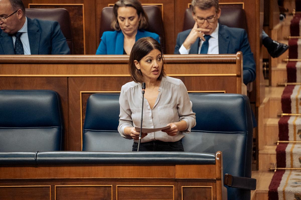 La ministra de Juventud e Infancia, Sira Rego, interviene durante una sesión de control al Gobierno, en el Congreso de los Diputados, a 20 de marzo de 2024, en Madrid (España). Durante el pleno, el Gobierno ha hablado sobre los contratos de emergencia sus