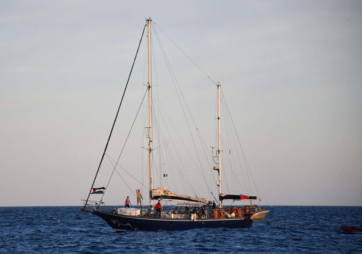 La la Flotilla de la Libertad rumbo a Gaza desde el puerto de Catania el 1 de junio de 2025.