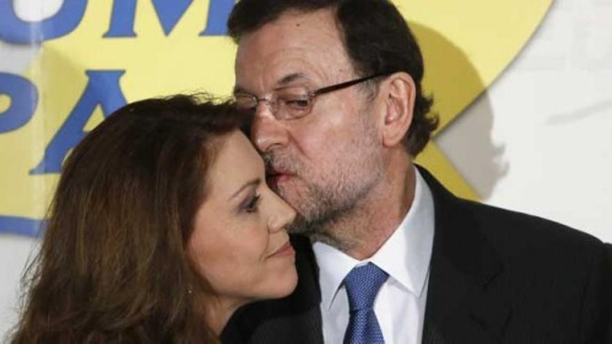 Rajoy presenta a Cospedal como &quot;una mujer excepcional&quot;