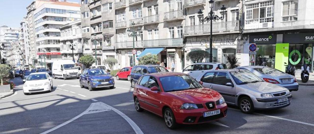 La intensidad de circulación se ha recuperado en  las calles de Vigo. |   // PABLO HERNÁNDEZ GAMARRA