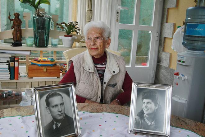 Laura Fernández, centenaria de Ourense recordando a su marido