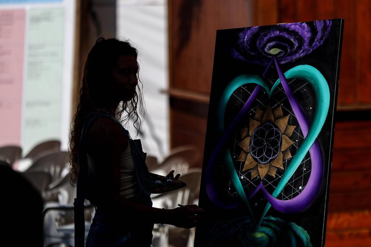 Fantasía Ibiza Festival llena el centro de Vila de arte en vivo, música y cultura