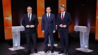 Los candidatos del PP y del PSOE se enfrentan por la corrución en el debate electoral de Castilla y León y Vox les dice que ambos son "una pinza"