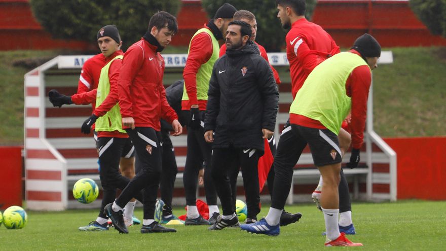 El Sporting recupera el dibujo para salir de la crisis y Aitor entra en lista