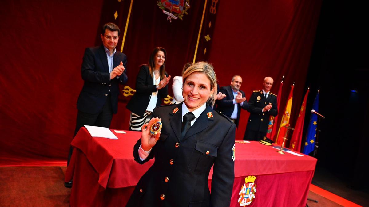 Acto de toma de posesión de los 27 nuevos bomberos de Cartagena, este lunes en el Nuevo Teatro Circo.