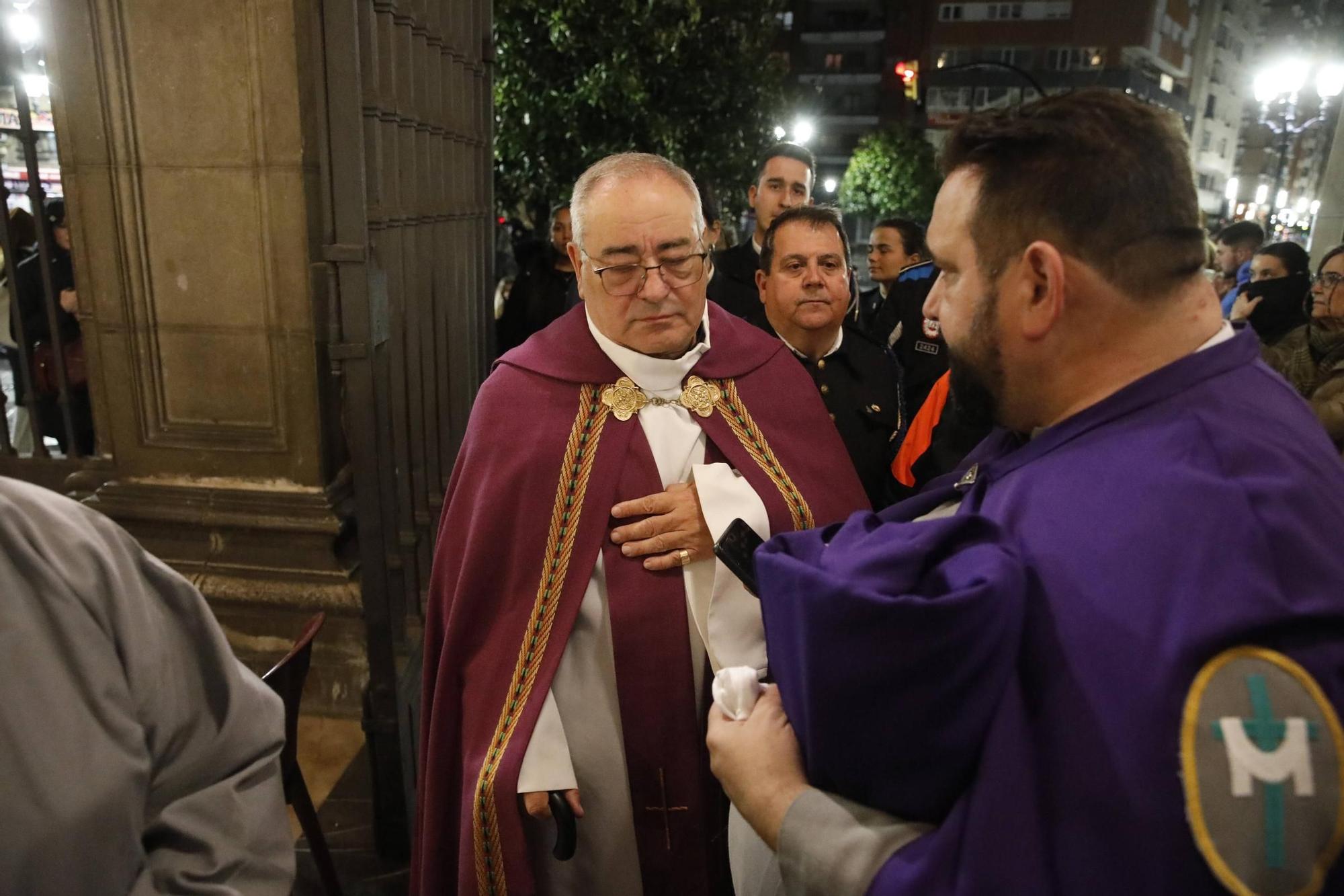 El mal tiempo obliga a suspender la procesión del Encuentro en Gijón