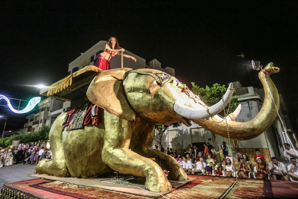 Las comparsas Benimerines y Sarracenos cierran los desfiles de Moros y Cristianos y dan paso hoy a la procesión de San Roque y la Despedida del Santo