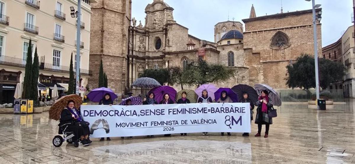 La Coordinadora Feminista, amb el lema que exhibiran este 8M