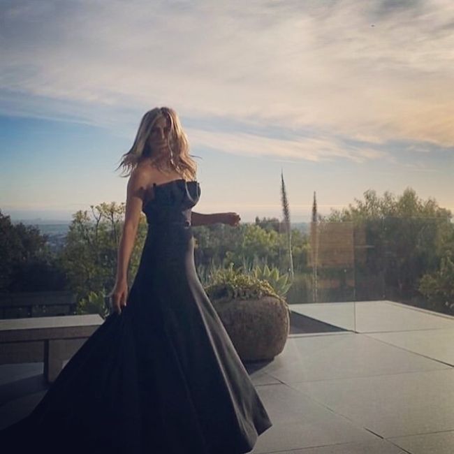 Jennifer Aniston, con un vestido palabra de honor