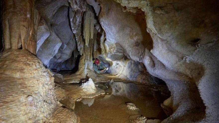 Interior de la Cueva de las Estegamitas , en la Araña.