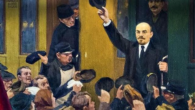 Cien años de Revolución rusa en diez libros que la analizan