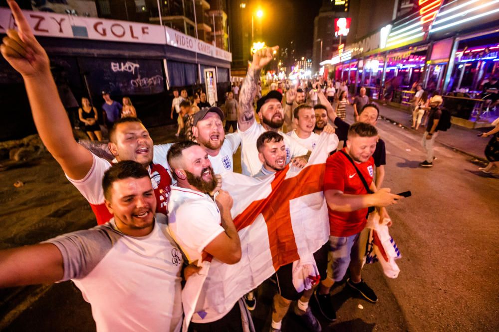 La afición inglesa ha seguido el partido desde los bares de la "zona guiri".