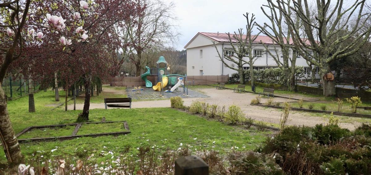 Vista del parque de Figueiroa con su zona de juegos infantil. |