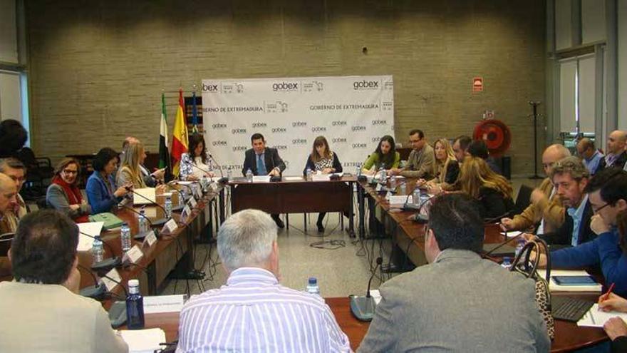 48.000 empleados públicos de Extremadura recibirán en abril el 70% de la extra suprimida