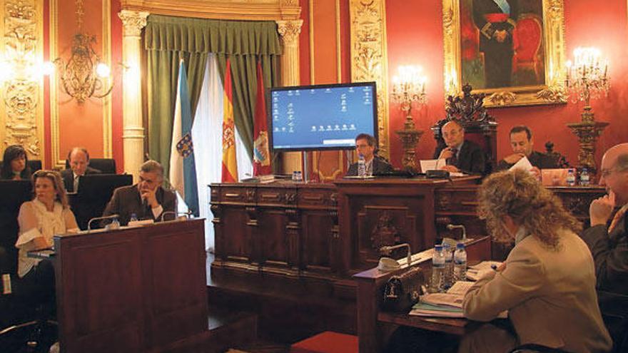 Un momento del pleno ordinario celebrado ayer en el Concello.  // Iñaki Osorio