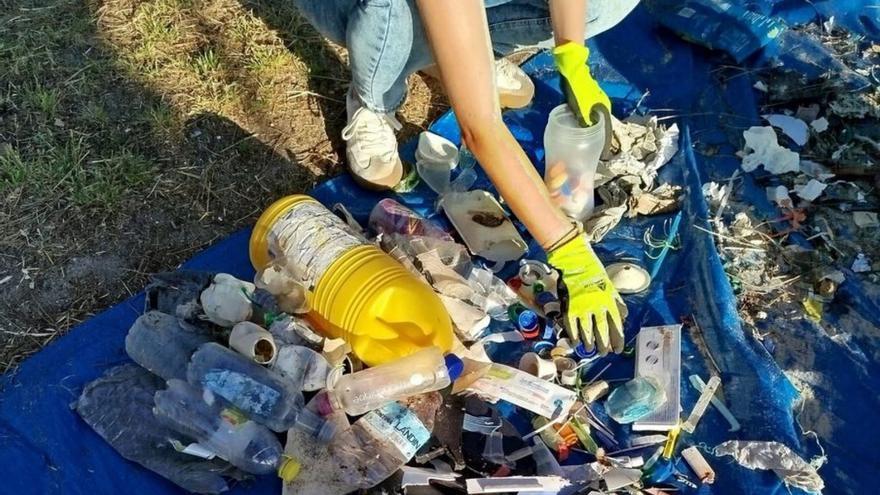 El «Colillatón» de Arousa se extiende a Carril y Cambados y da el salto a la calle