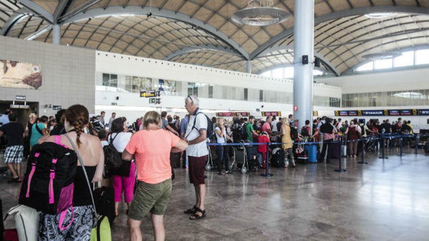 Colas en el aeropuerto de Alicante