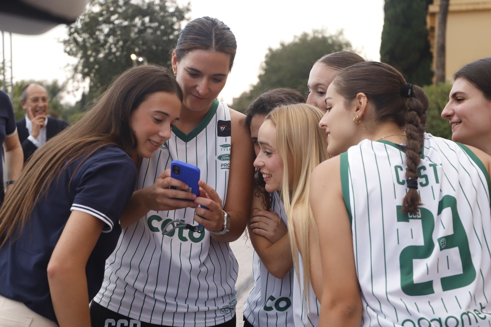 La puesta de largo de los equipos del Coto Córdoba de Baloncesto en imágenes
