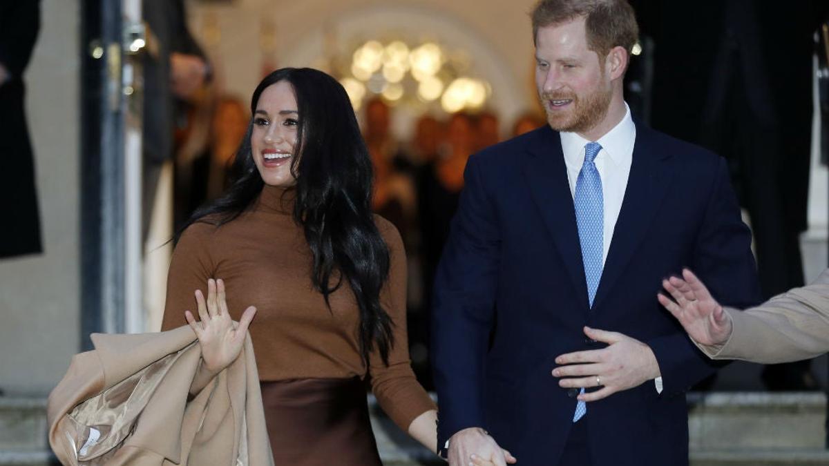 Meghan Markle y el príncipe Harry han elegido sendos looks elegantes para su primer acto oficial en 2020 tras su retiro temporal de la vida pública