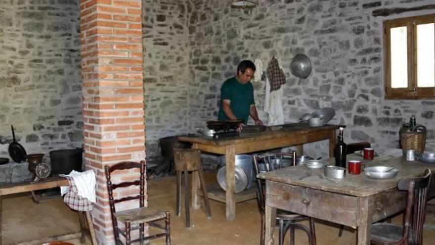 Interior de la cuina de l&#039;antiga base militar, rehabilitada