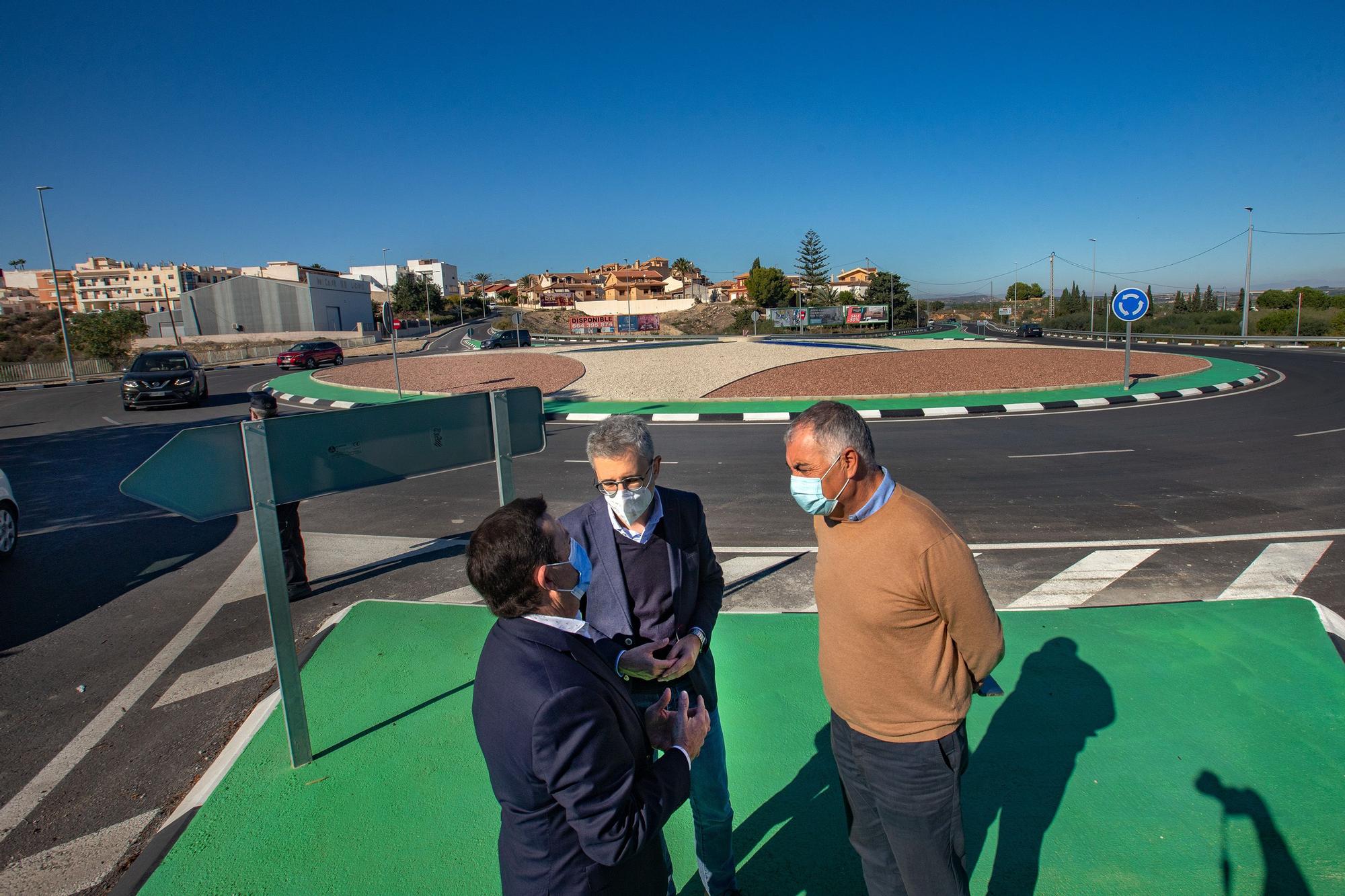 El conseller visita las mejoras en la CV-95 en el tramo de San Miguel de Salinas