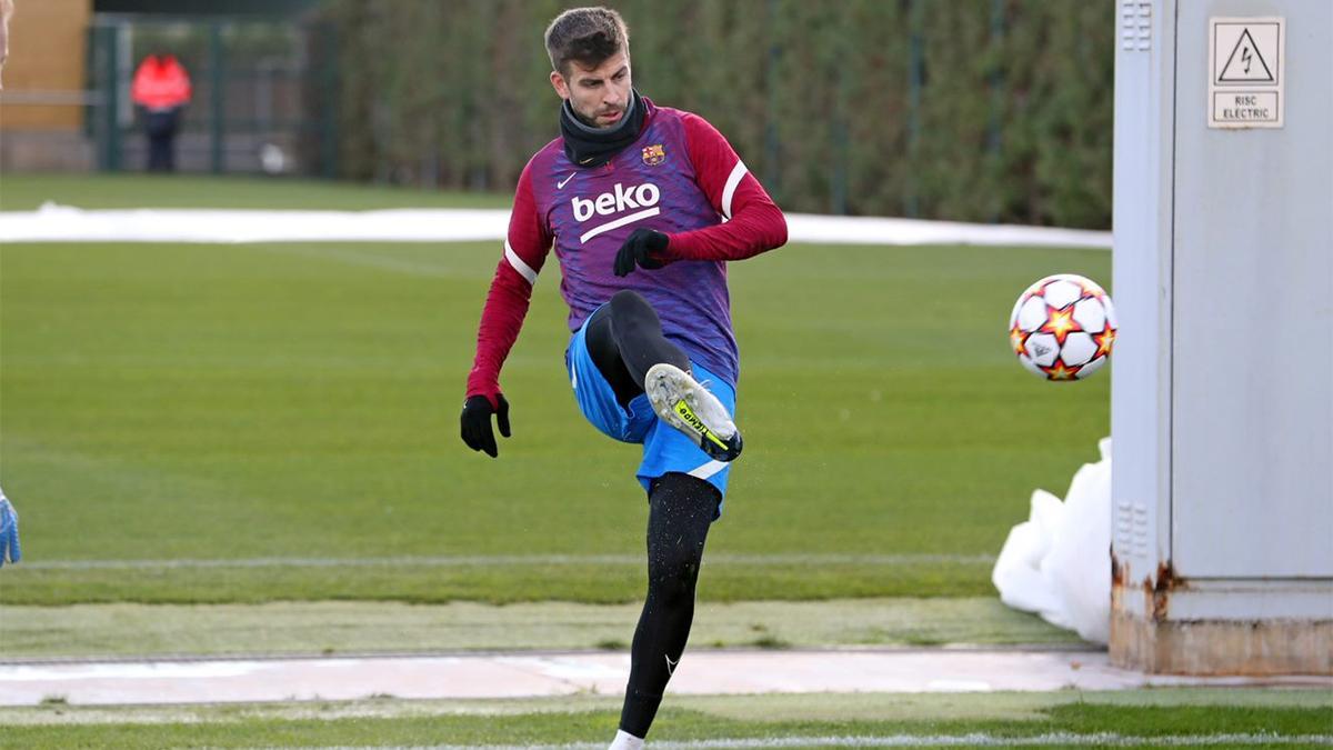 Piqué, durante el entrenamiento