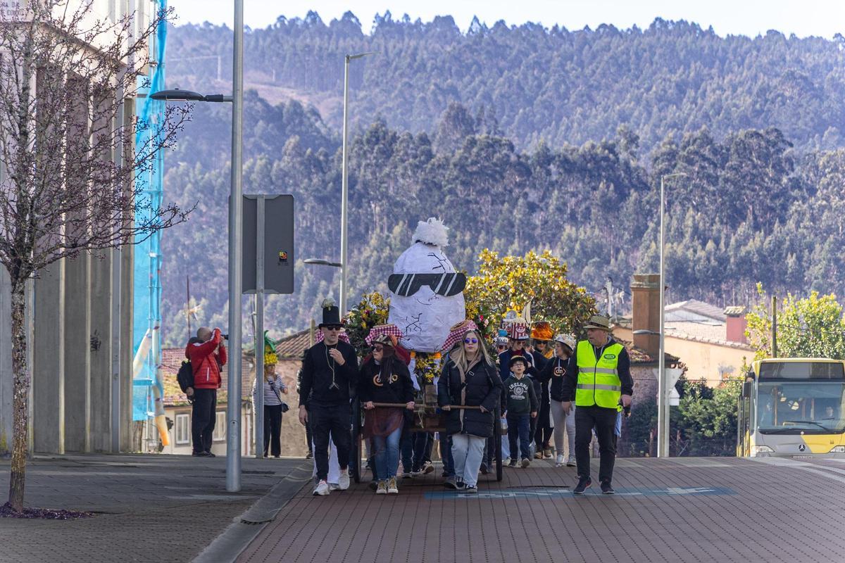 Cientos de personas se dan cita en Conxo para celebrar el Entroido