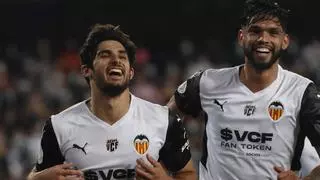 El Valencia CF desacelera con Guedes