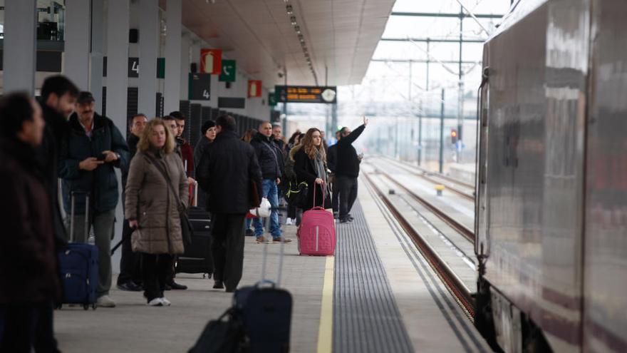 AVE en Zamora: Los usuarios, contentos con los nuevos horarios de tren